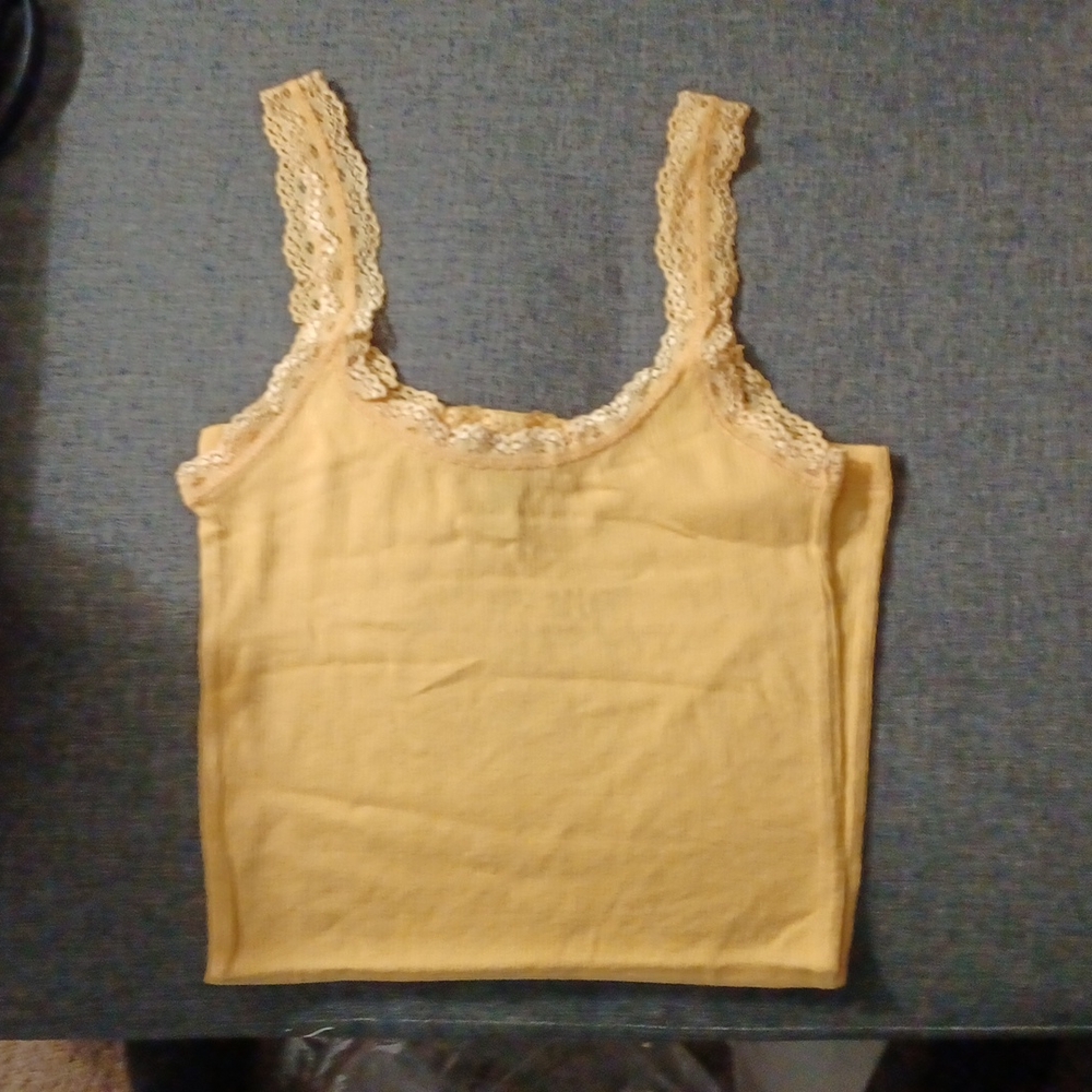 Active basic ribbed tank with lace trim (new w/o tags)